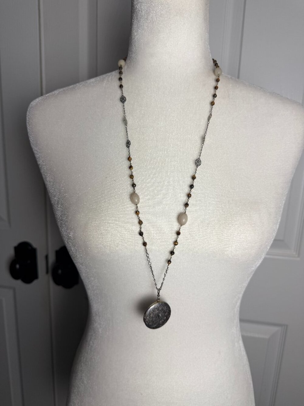 VIntage Gold Tone Locket & Bead Detail Pendant Necklace